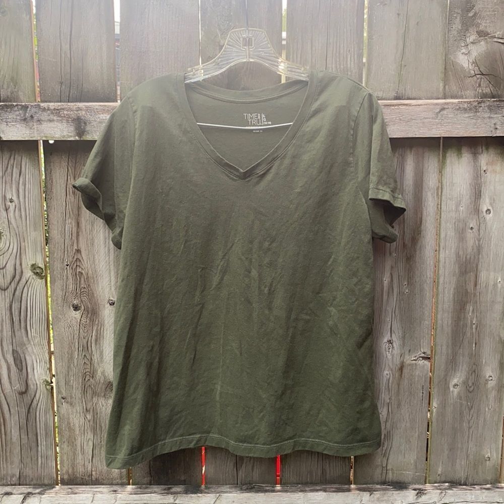 Time & Tru green tee sz. L